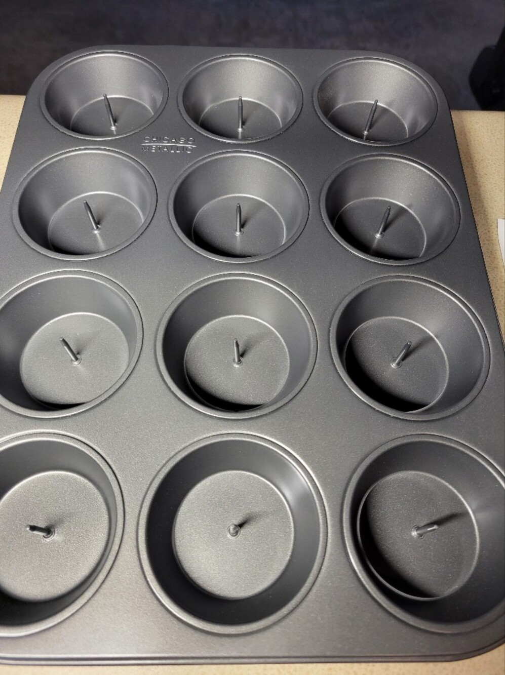 Chicago Metallic Surprise Filling 12-Cup Cupcake Pan